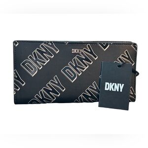 DKNY WALLET NEW WITH TAGS BLACK AND WHITE PRINT